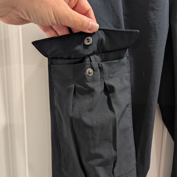 Under Armour Black Cargo Parachute Pant for Women Size Large wide leg - Picture 7 of 9